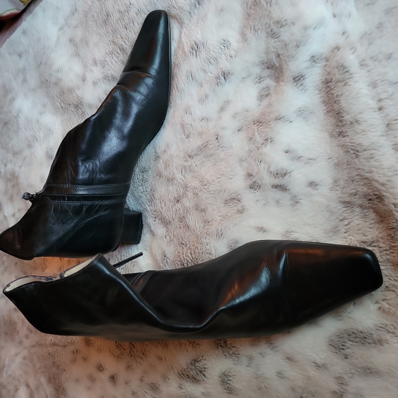 Black Micheal Kor's Women's Ankle Boots - Picture 1 of 1